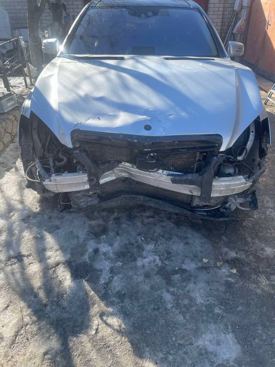 Авто після переднього удару до ремонту
