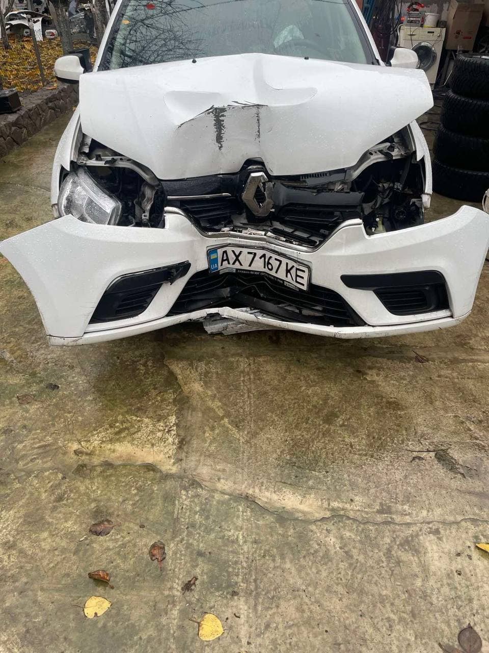 Авто у розібраному стані перед ремонтом